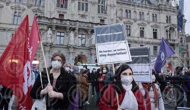 Grazer Lichtermeer gegen Abschiebungen am 30.01.2021