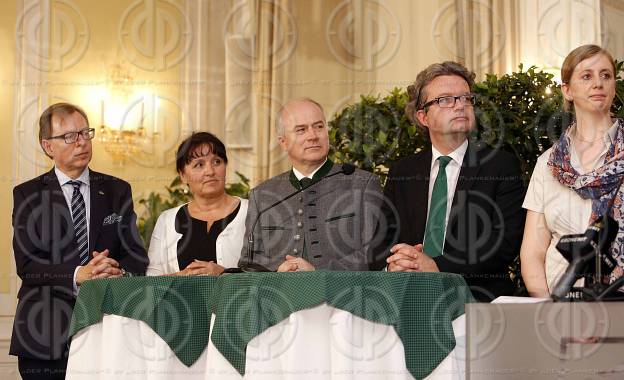 Pressekonferenz - LH Voves tritt zurueck