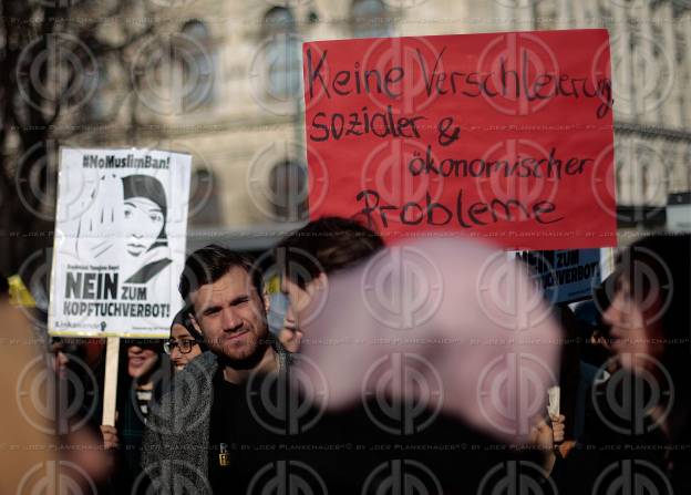 Demo gegen Kopftuchverbot