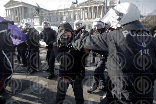 Demos gegen neue Regierung