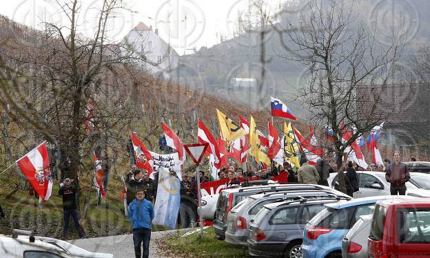 Antifa-Demo und Gegendemo in Spielfeld und Umgebung