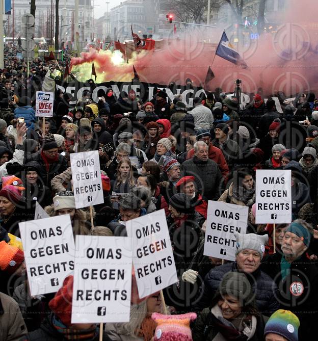 Grosskundgebung gegen tuerkisblaue Regierung