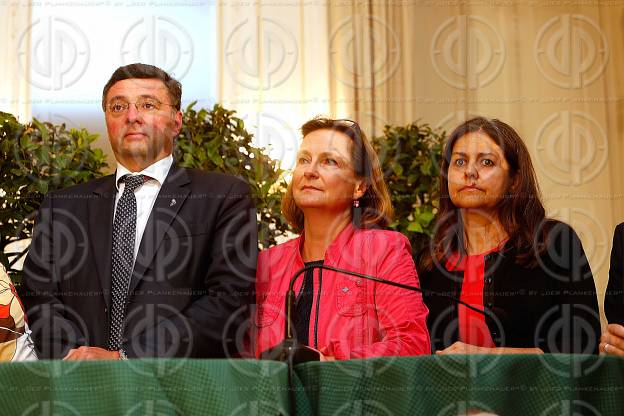 Pressekonferenz - LH Voves tritt zurueck