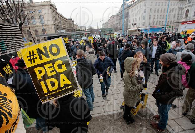 Pegida Demo und Gegendemo