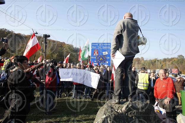 Demo gegen Fluechtlinge in Spielfeld