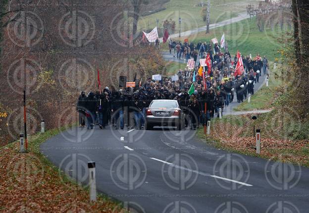 Antifa-Demo und Gegendemo in Spielfeld und Umgebung