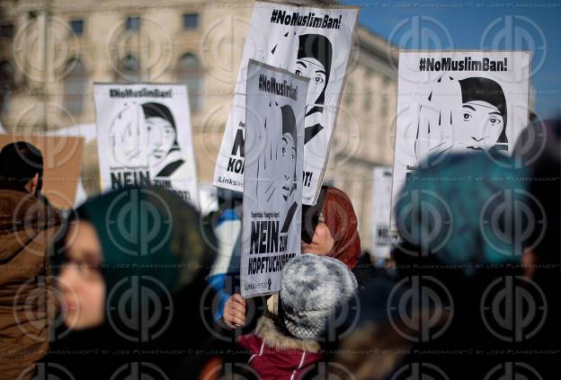 Demo gegen Kopftuchverbot