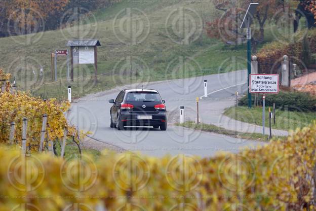 Fluechlingstragoedie an der Grenze in Strass-Spielfeld