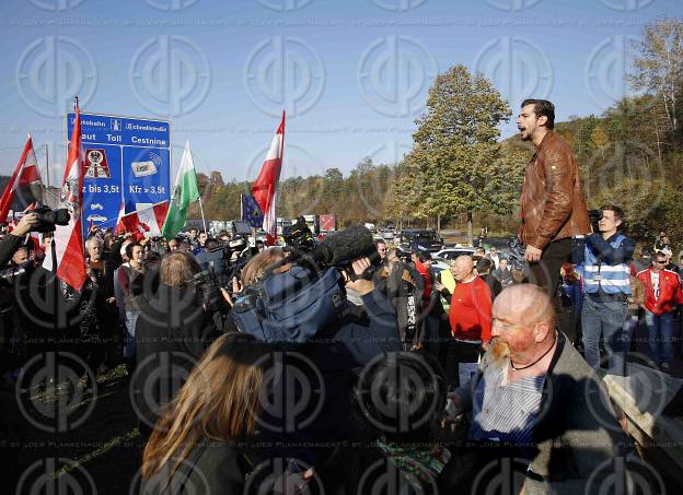 Demo gegen Fluechtlinge in Spielfeld