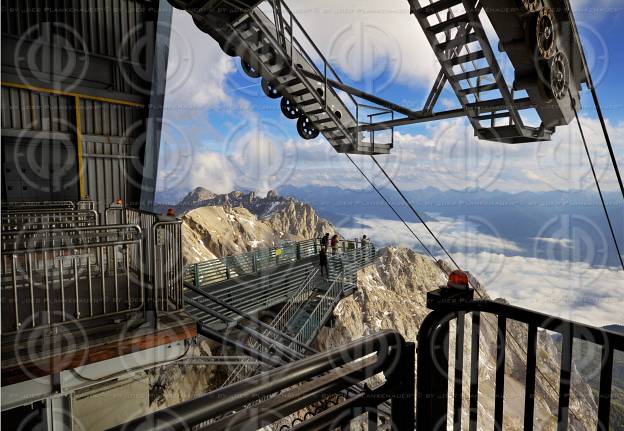 Steirische Sehenswürdigkeiten - Sky Walk am Dachstein