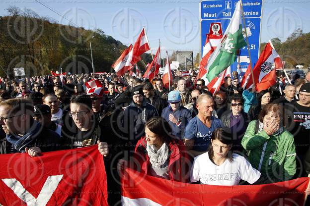 Demo gegen Fluechtlinge in Spielfeld