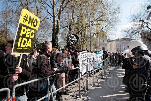 PEGIDA Demo und Gegendemo NO PEGIDA