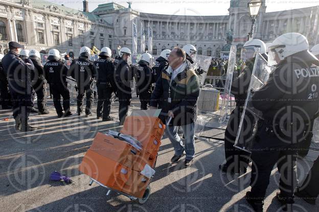 Demos gegen neue Regierung