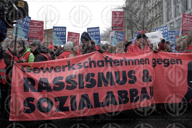 Grosskundgebung gegen tuerkisblaue Regierung