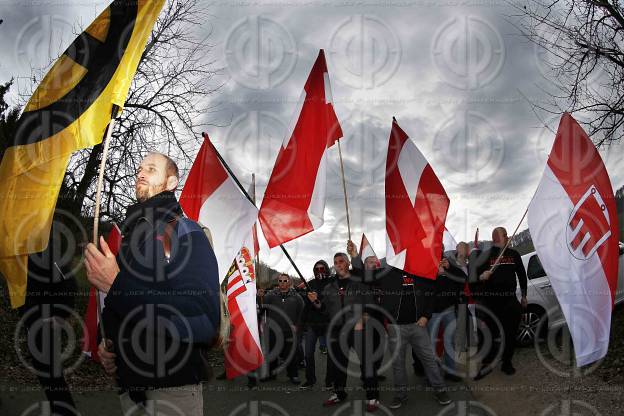 Antifa-Demo und Gegendemo in Spielfeld und Umgebung