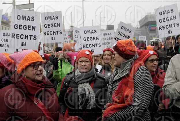 Grosskundgebung gegen tuerkisblaue Regierung