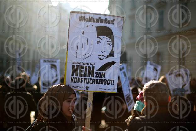 Demo gegen Kopftuchverbot