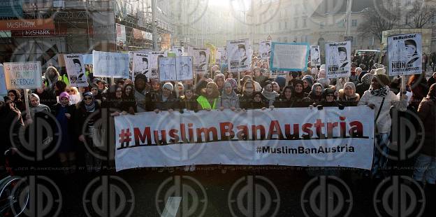 Demo gegen Kopftuchverbot