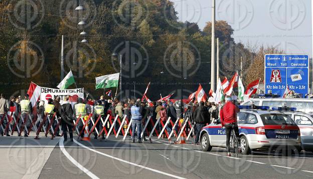 Demo gegen Fluechtlinge in Spielfeld