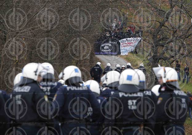 Antifa-Demo und Gegendemo in Spielfeld und Umgebung