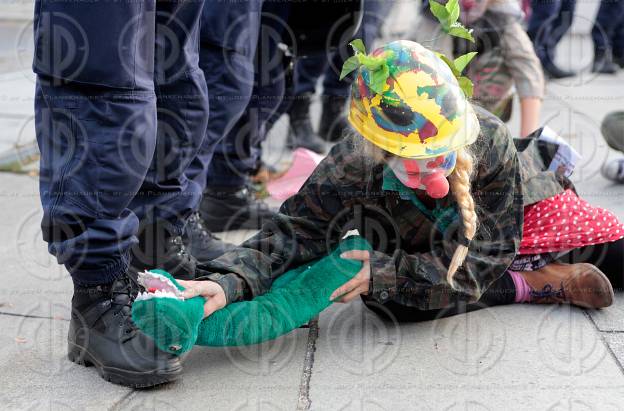 Protest gegen Vermummungsverbot