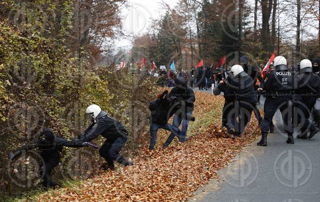 Antifa-Demo und Gegendemo in Spielfeld und Umgebung