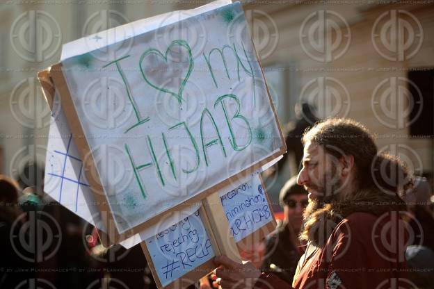 Demo gegen Kopftuchverbot