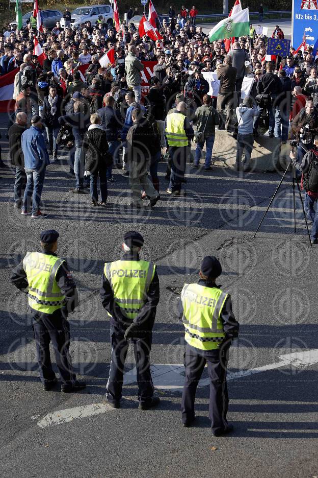 Demo gegen Fluechtlinge in Spielfeld