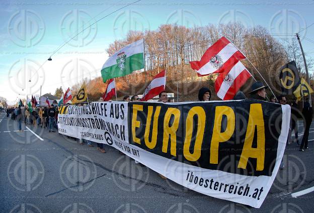 Identitaere Demo in Spielfeld