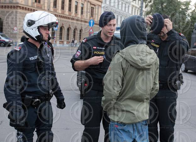 Protest gegen Vermummungsverbot