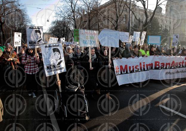 Demo gegen Kopftuchverbot