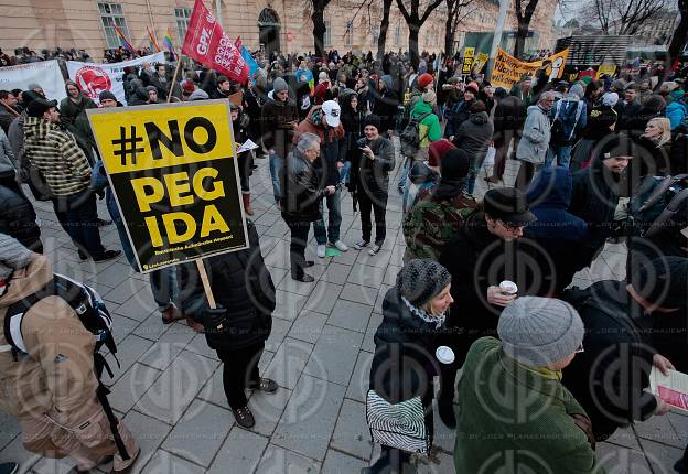 Pegida Demo und Gegendemo