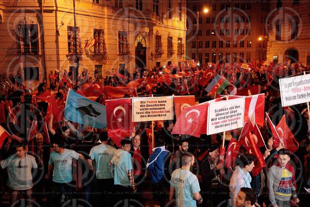 Demo der Tuerken gegen die Anerkennung des Genozids an ArmenierI