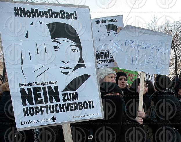 Demo gegen Kopftuchverbot