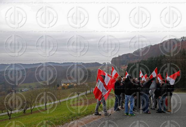 Antifa-Demo und Gegendemo in Spielfeld und Umgebung